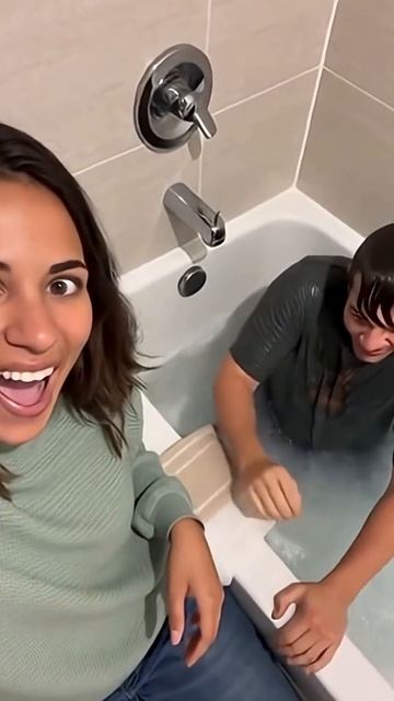 #shorts  прикол в ванной