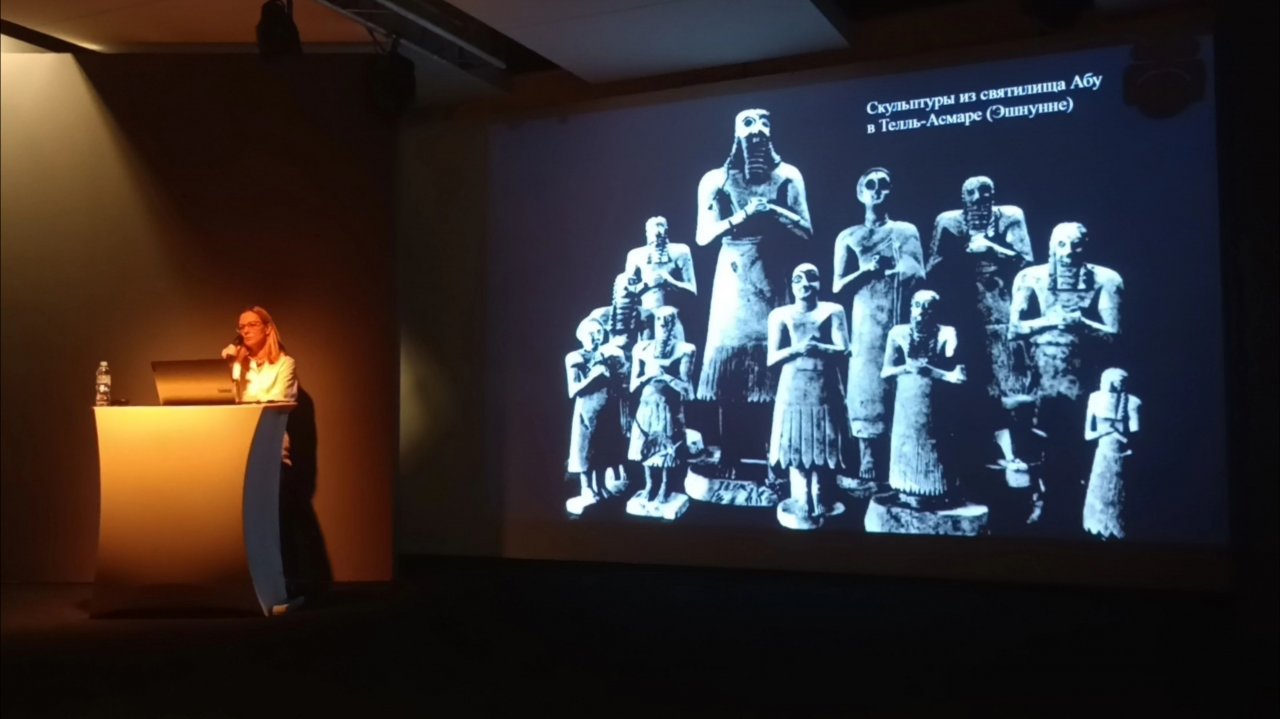 Искусствовед Надежда Налимова о ритуальной скульптуре Древней Месопотамии...