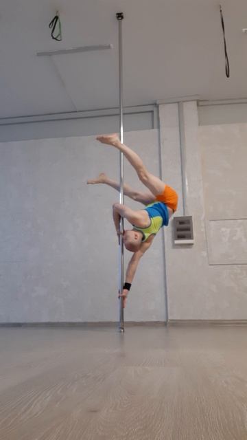 Флаг на предплечье (Александр Странник https://vk.com/far_familiar)