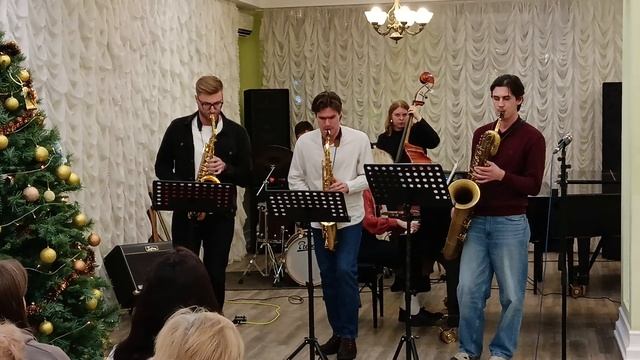Да, это джаз, саксофон, трое, #music , #jazz , #show must go on ,