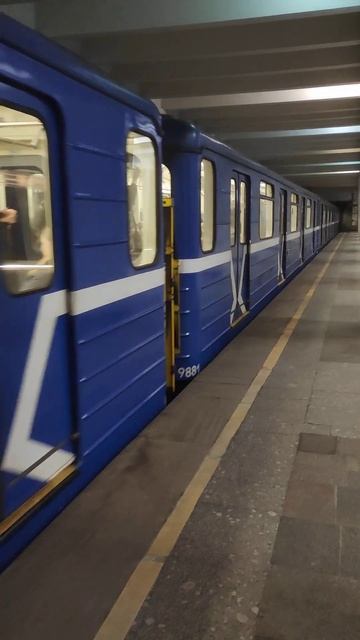 81-717/714 Номерной поезд на станции "Двигатель революции"