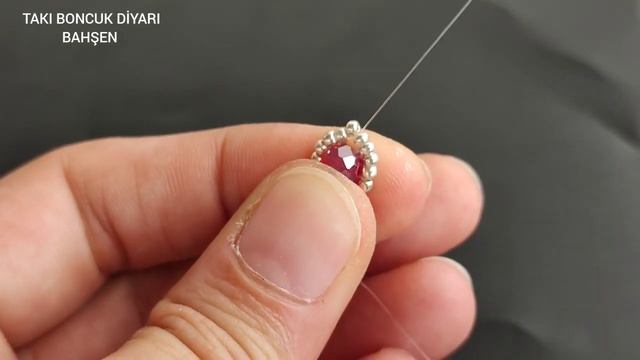 Красивый браслет из бисера и бусин 🌞