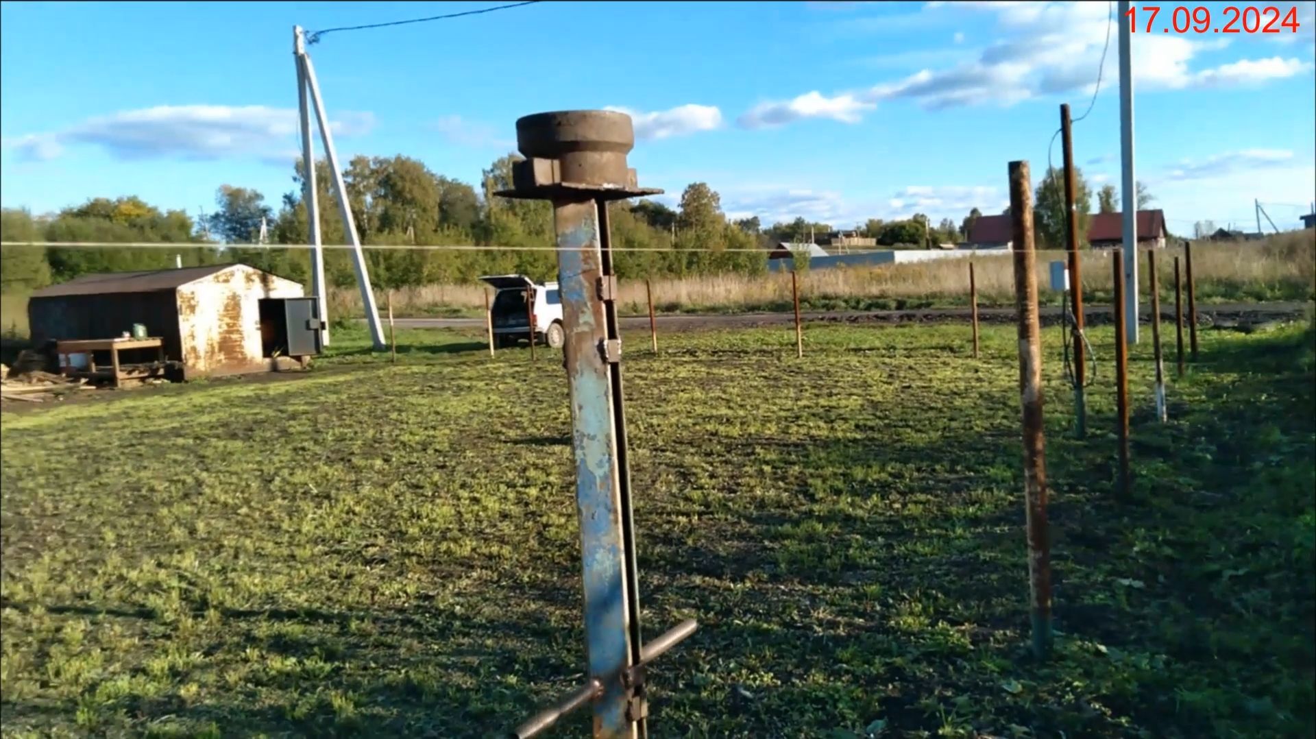 Установил все столбы для забора. Усадьба.