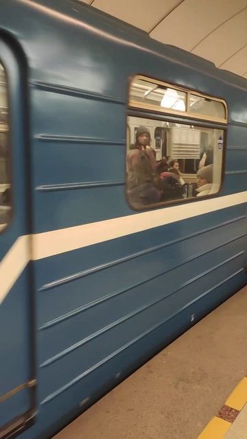 Номерной-Пришелец 81-540/541 на Адмиралтейской в Петербургском метрополитене