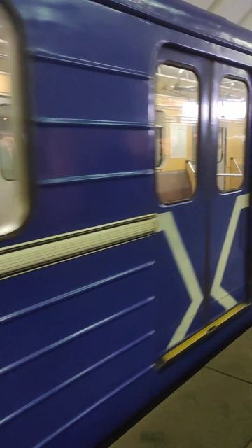 Номерной с расположением фар 2-2-2 на станции Парк культуры в Нижнем Новгороде