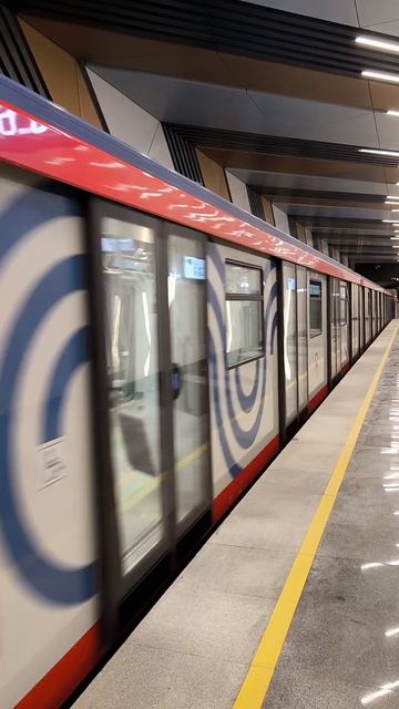 Поезд "Москва 2024" на станции "Генерала Тюленева" Троицкой линии