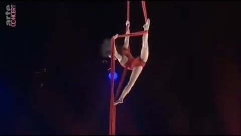 Лучшие воздушные номера: гимнастка на полотнах Mizuki Shinagawa (Japan) circus Festival