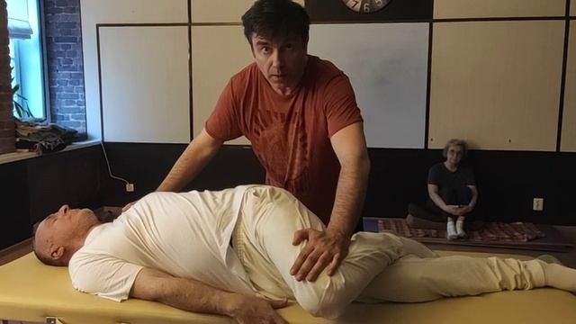 Постизометрическая релаксация - ротация туловища, положение лежа на боку