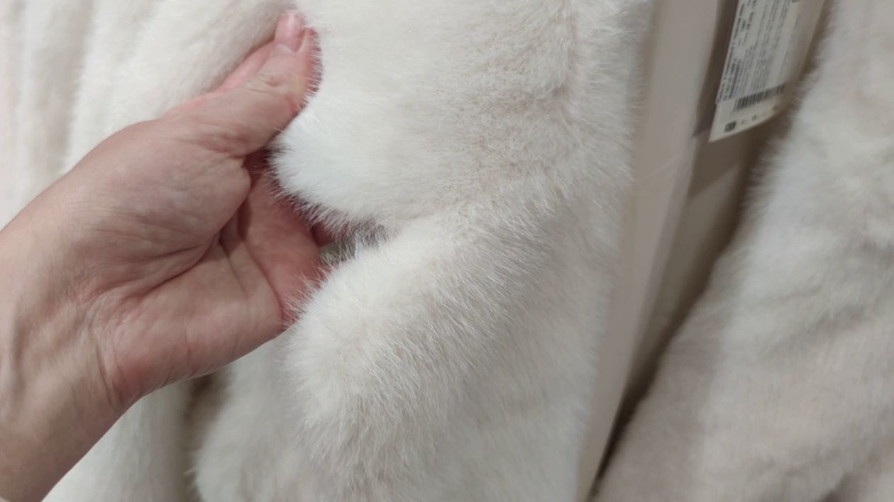 Эко-шубки куртки и теплая повседневка Zolla #женскаямода