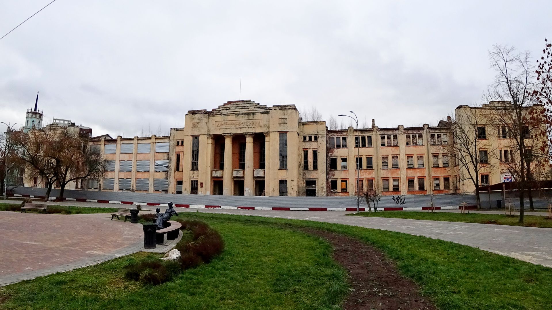 "ДК им. В.И.Ленина". Начало сноса аварийных объектов на месте строительства нового ЖК || Ноябрь 2025