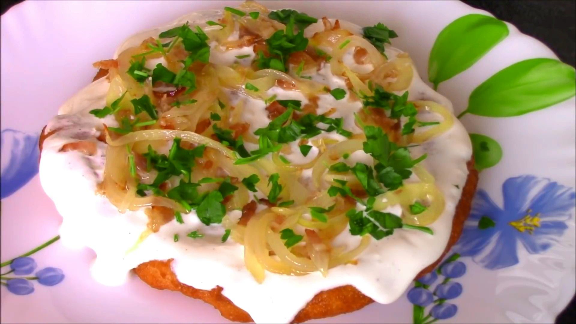 Венгерские жареные лепешки Лангош.