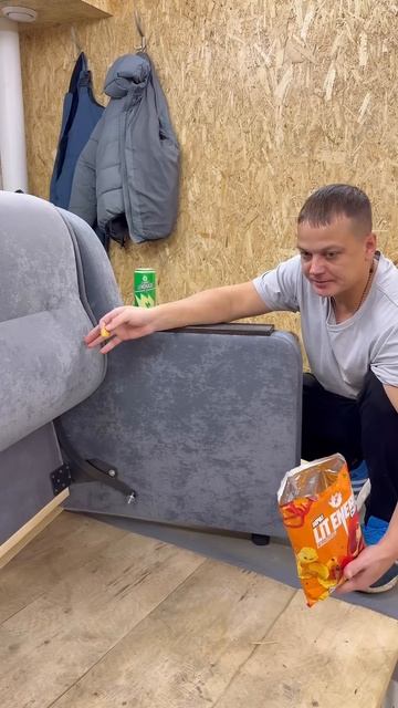 Как я спустил диван 😂 #юмор #мем #смешновидео #мемы #прикол #memes #шортс #смех