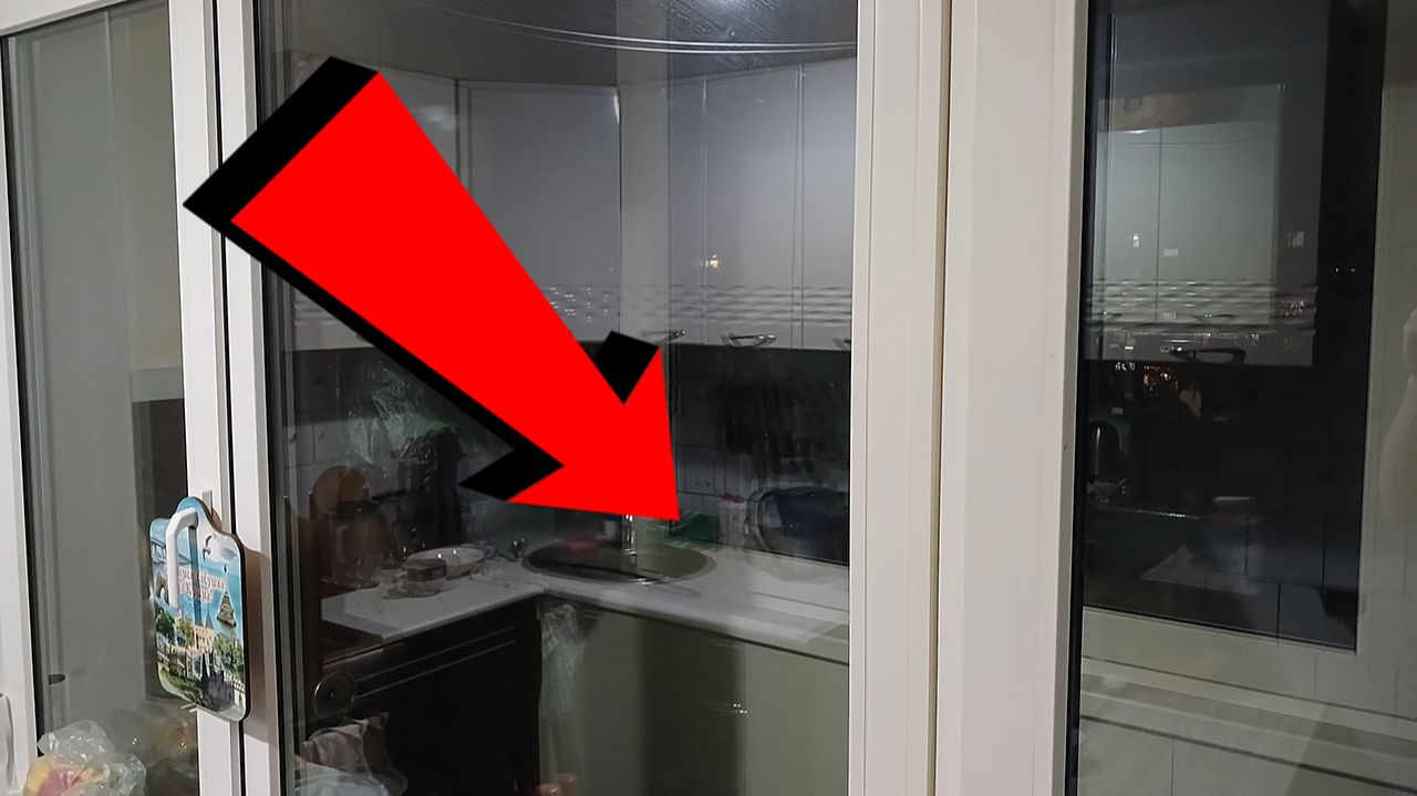 Как отмыть окно от следов насекомых и пыли За 3 минуты!