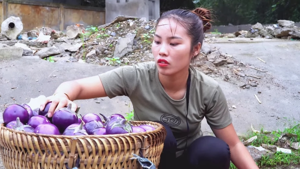 Мама по неволе, продала баклажаны и нашла ребенка, что за день.