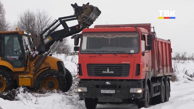 Мусор рядом с погостом. На ст. Евсино убирают отходы за нерадивыми жителями