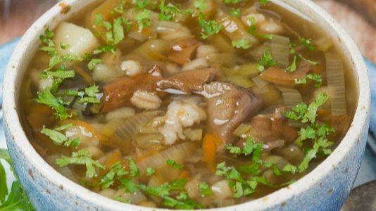 Щи с перловкой и грибами