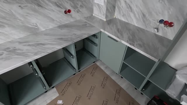 Зелёная кухня (5). Стяжка столов, столешница, стеновые панели.