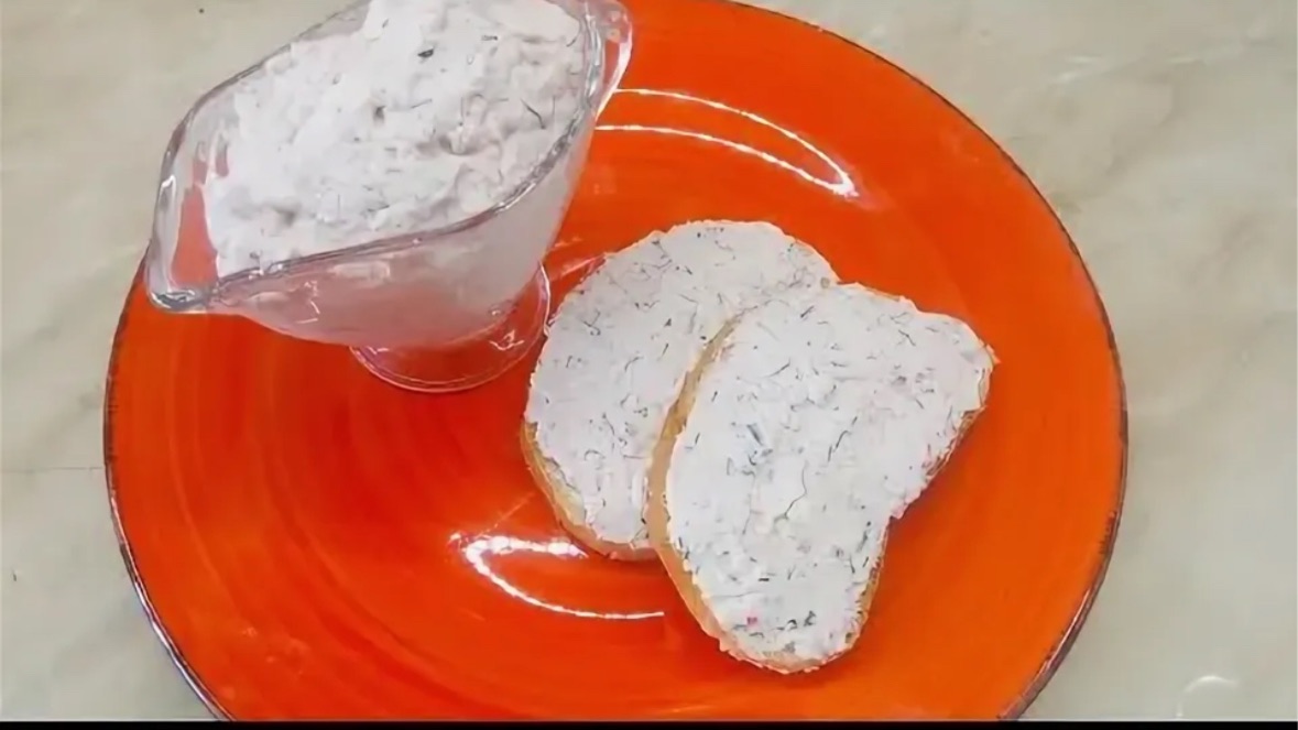 Как приготовить сливочный сыр? Сливочный сыр с крабовыми палочками на завтрак.