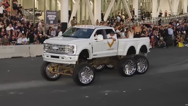 Автопарад   автомобилей на "SEMA CRUISE" 2025