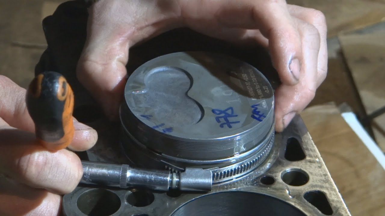 Оправка поршневых колец из строительного хомута | Капиталка мотора Часть 15
