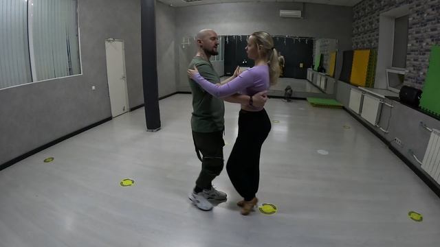 2025-11-29 Занятие 3 Суббота (1) ZOUK обучение Lera🐆LEO, GX011428