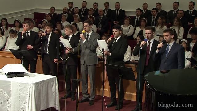 Вновь у Голгофы склоняюсь я..