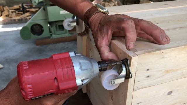 Как из старого поддона сделать шкаф для инструментов для деревообработки. Как сделать своими руками