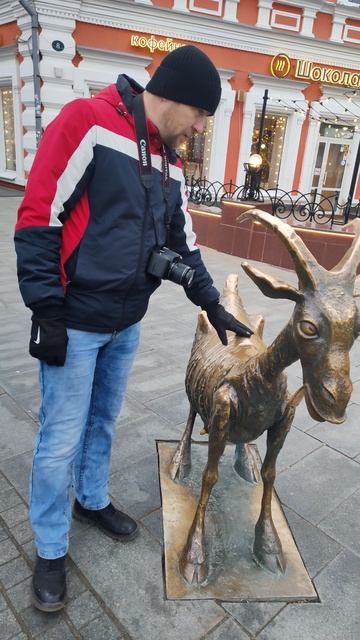 Скульптура «Весёлая коза» на Большой Покровской в Нижнем Новгороде