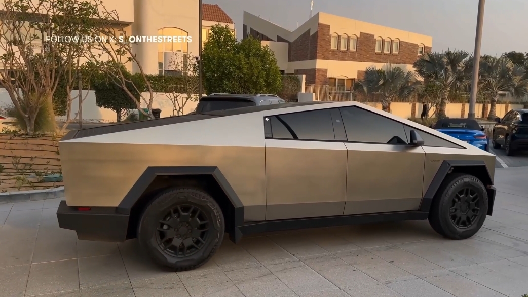 Дорогие автомобили на улицах Дубая. Luxury Life.