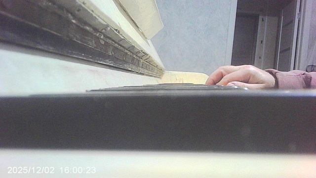 Пианино - продолжаю разучивать песню "валенки" из репертуара Лидии Руслановой