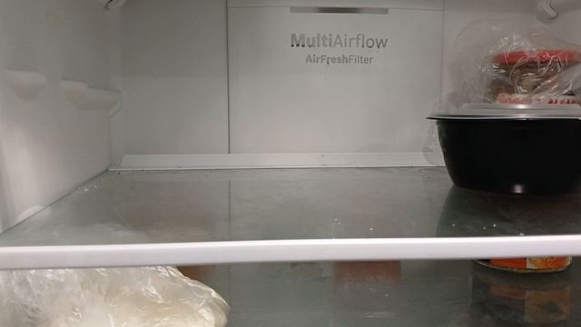 Как убрать запах из холодильника