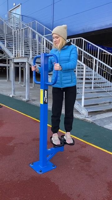 Уличный тренажер твистер AVU019 AVENIR sport - выполнение упражнения