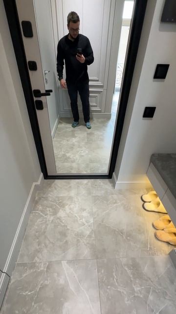 Невероятный трюк с зеркалом: как сделать маленькую прихожую огромной!