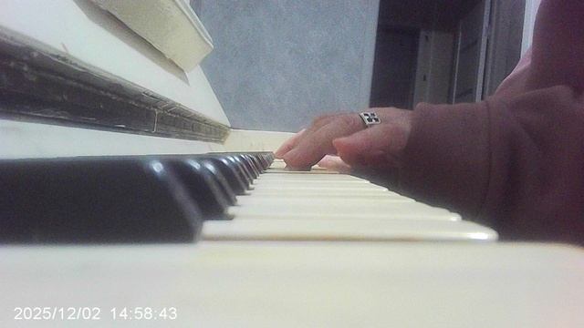 Пианино: "в горнице моей светло"