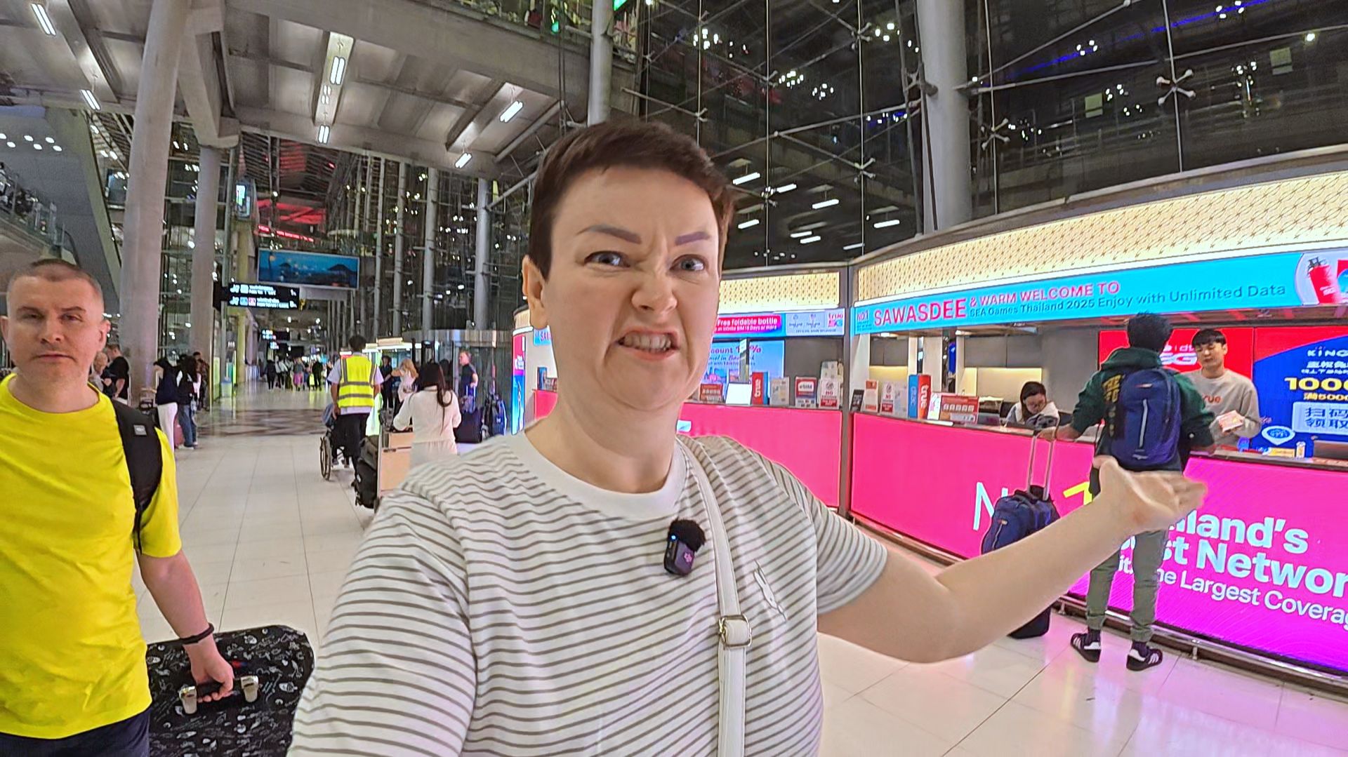 Я в ШОКЕ! Куда мы попали, это БАНГКОК? ПРОБЛЕМЫ на границе, не хотят пускать в Таиланд! Мы ВИП! Влог