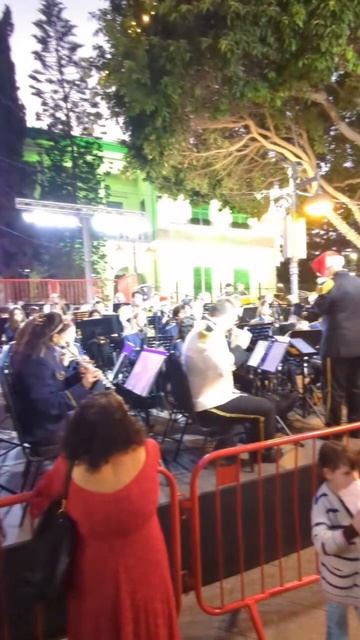 А у нас на Кипре уже отмечают Новый год