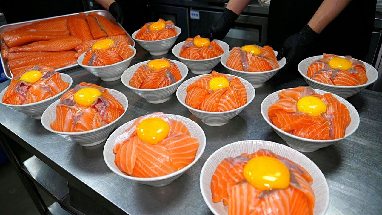 Ежемесячно продается 500 кг лосося_ Мастер японских рисовых чаш с лососем  / Корейская уличная еда