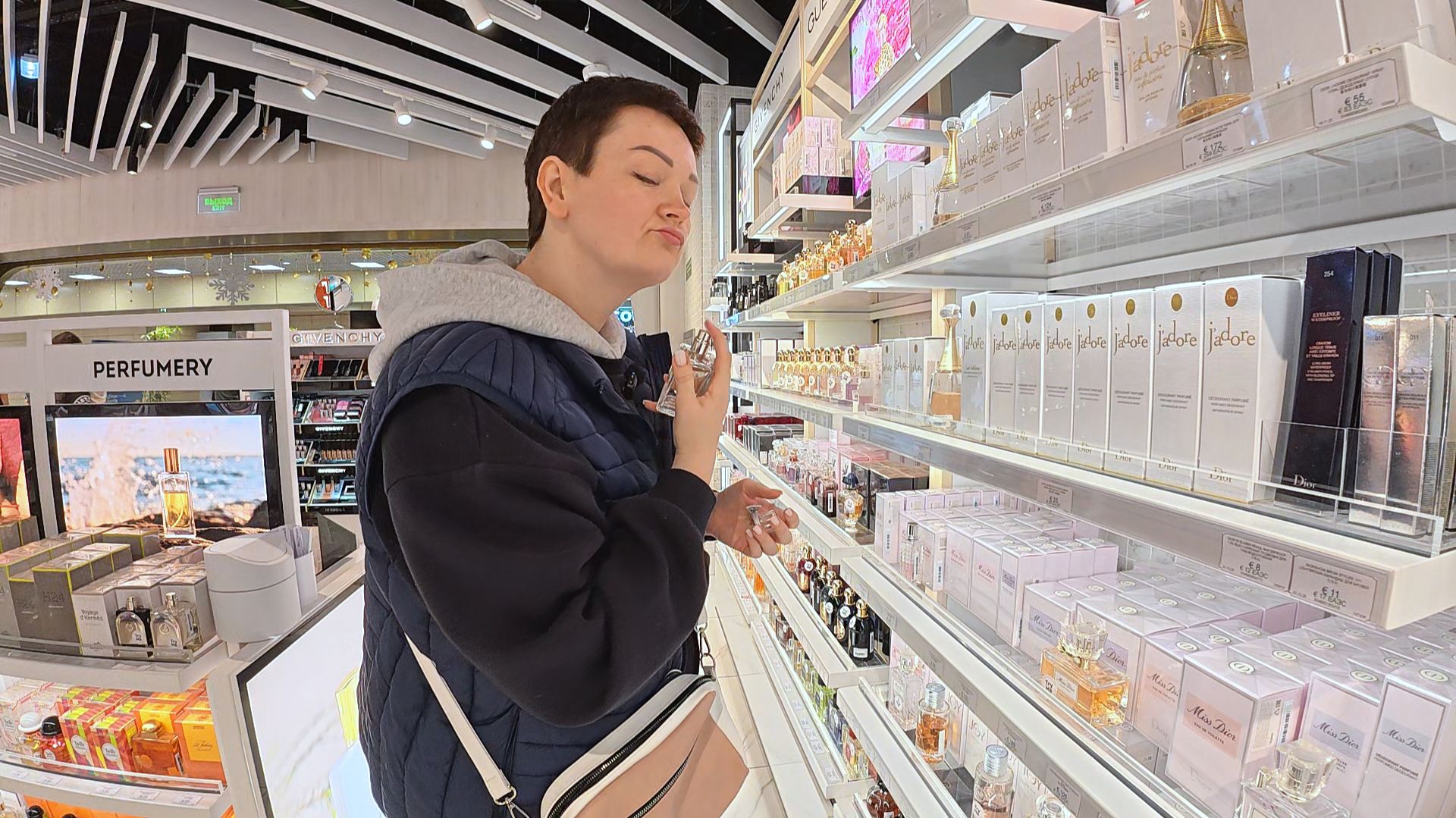 Шикуем в Домодедово! Вован НЕ ДОВОЛЕН, Вот так ЦЕНЫ в дьюти фри! Образовалась ПРОБЛЕМА! Влог