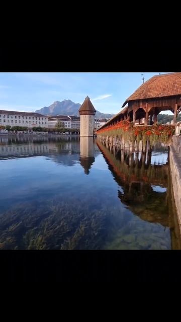 Капельбрюкке - это знаменитый деревянный мост в Люцерне, Швейцария@https___t.me_c_1163478947_21854