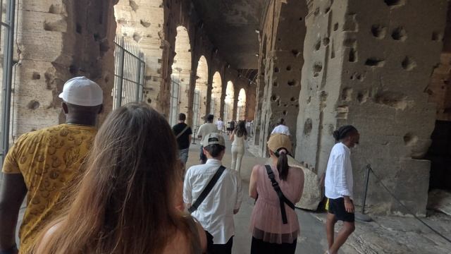 Заходим в Колизей | Вид внутри исторического сооружения 🇮🇹