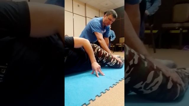 Скрутки позвоночника в положении на боку