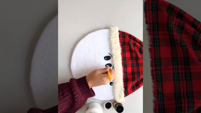 Симпатичный снеговичок