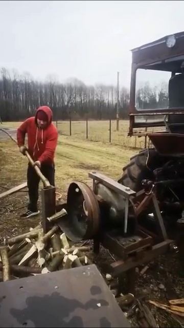 Приспособил трактор.