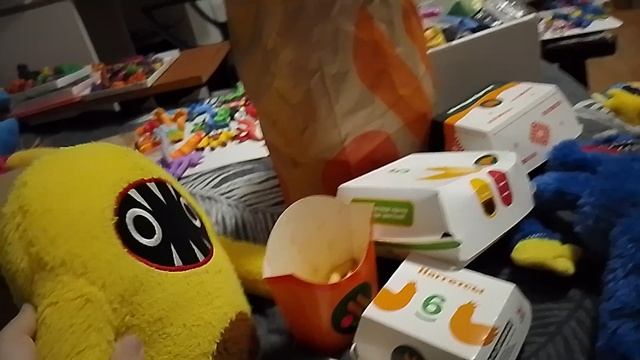 Вкусняшки из макдональдса [Сериал ХАГГИ ВАГГИ И ЕГО ДРУЗЬЯ] 106 серия