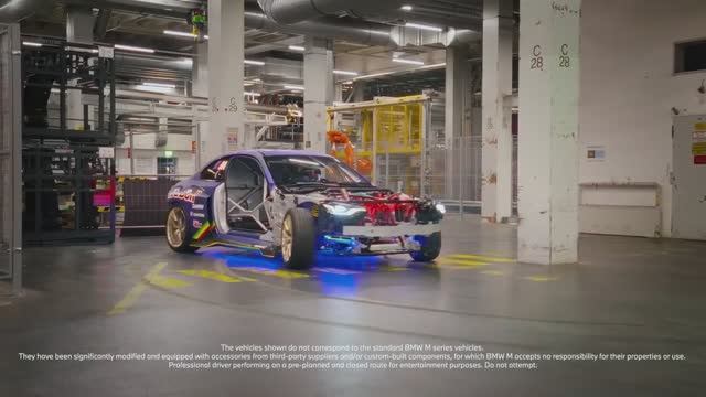 BMW M2 - гоняет на заводе BMW Group в Мюнхене 🚗