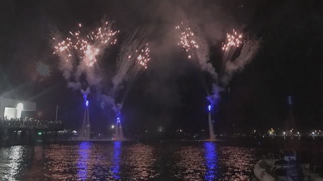 Салют и флайбординг в День Австралии в Голд-Косте! Flyboarding and fireworks on Australia Day! 黄金海岸