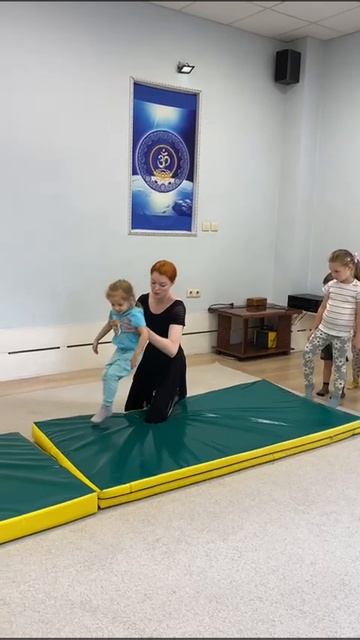 Акробатика  кувырок