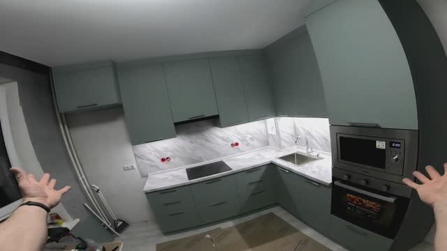 Зелёная кухня (11). Плинтус, цоколь, духовка, микроволновка, ящики.