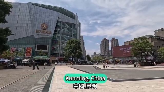 Китай. Огромный рынок с уличной едой.