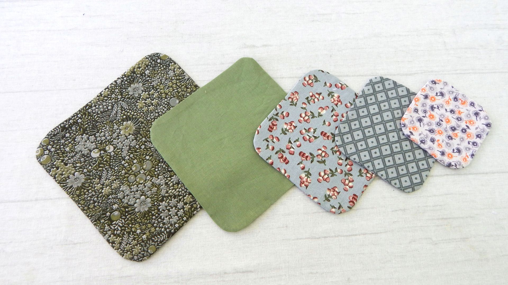 Удивить друзей оригинальным поздравлением! Новогодняя ёлочка из лоскутов идея подарка.